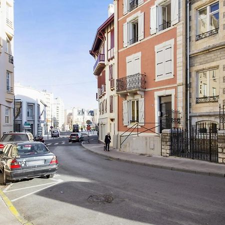 Апартаменты Charming 1Br At The Heart Of Biarritz 5 Min Walking To The Beach - Welkeys Экстерьер фото